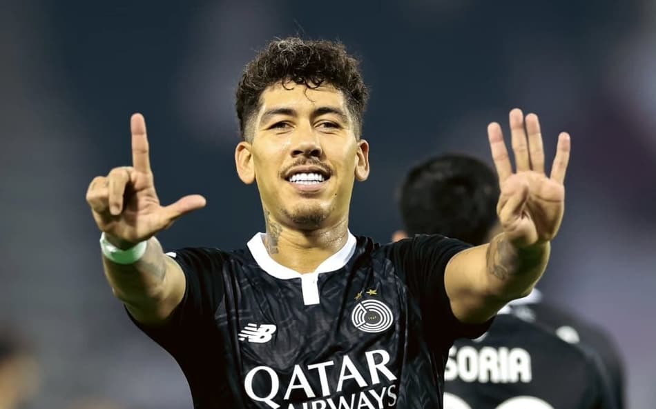 Firmino comemorando seu primeiro com a camisa do Al Sadd (Foto: Divulgação/Al Sadd)