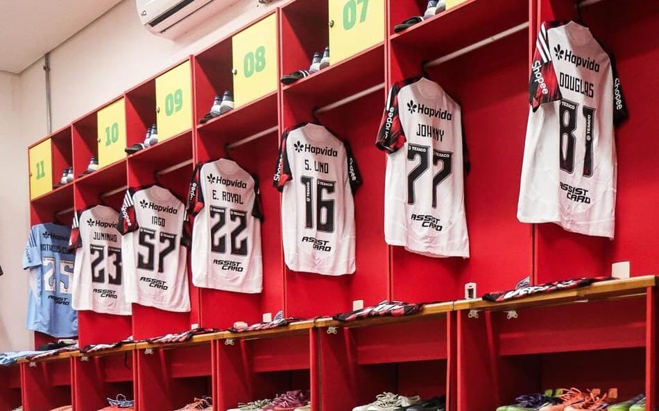 Vestiário do Flamengo na Ilha do Retiro (Foto: Divulgação/Flamengo)