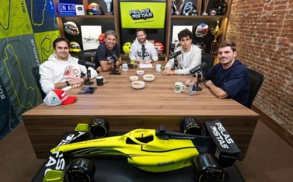 Gabriel Bortoleto e Max Verstappen no podcast Pelas Pistas (Foto: Reprodução / X)