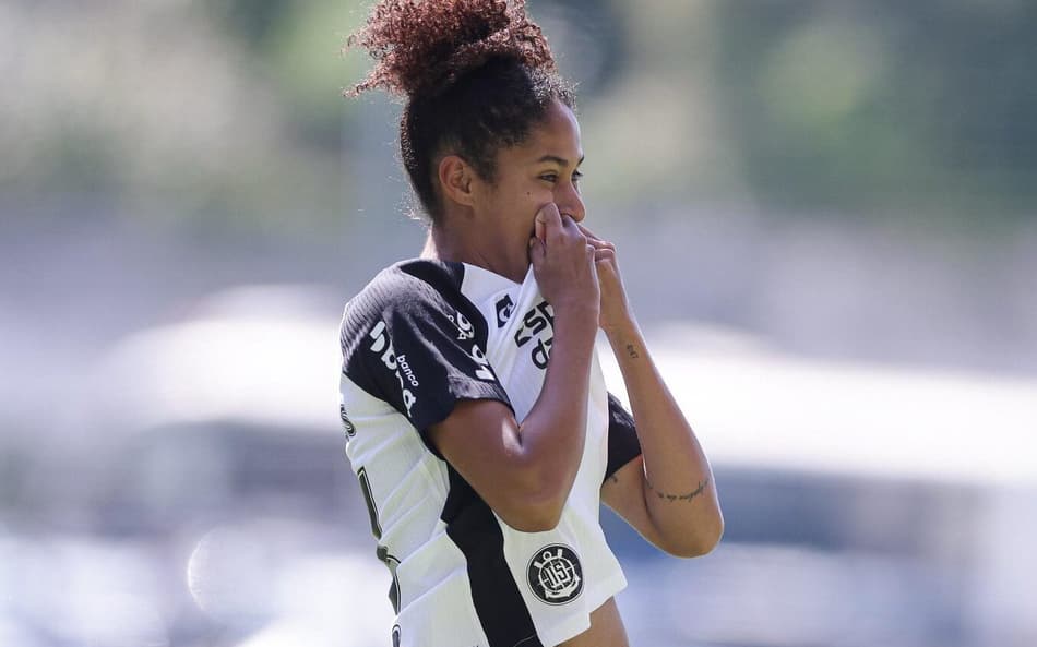 Lateral titular do Corinthians renova até o fim de 2028