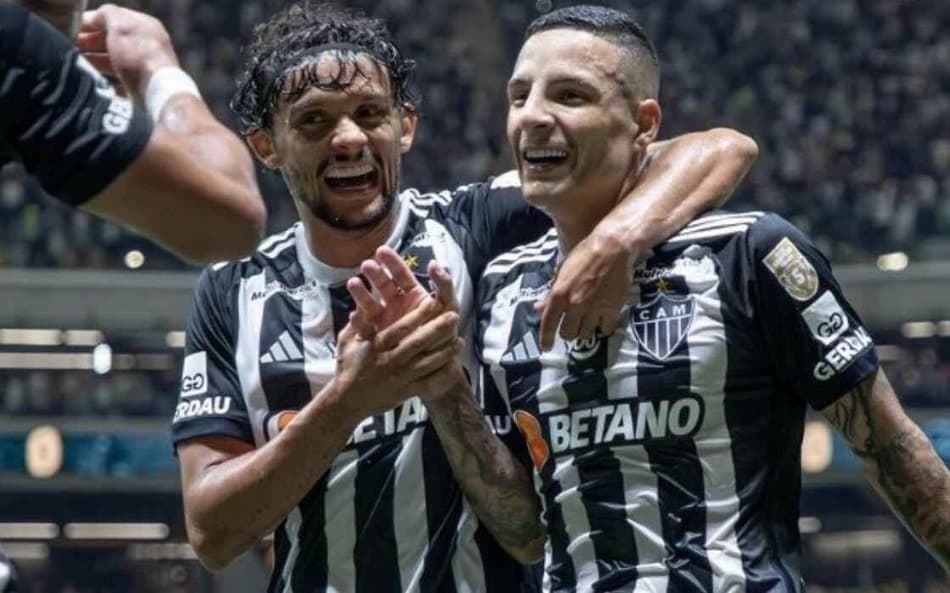 Gustavo Scarpa e Guilherme Arana voltam após suspensão (Foto: Pedro Souza / Atlético)