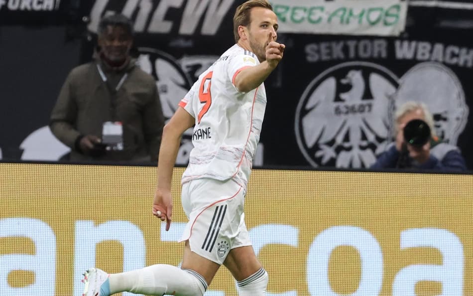 Harry Kane comemora gol marcado pelo Bayern sobre o Frankfurt, pela Bundesliga