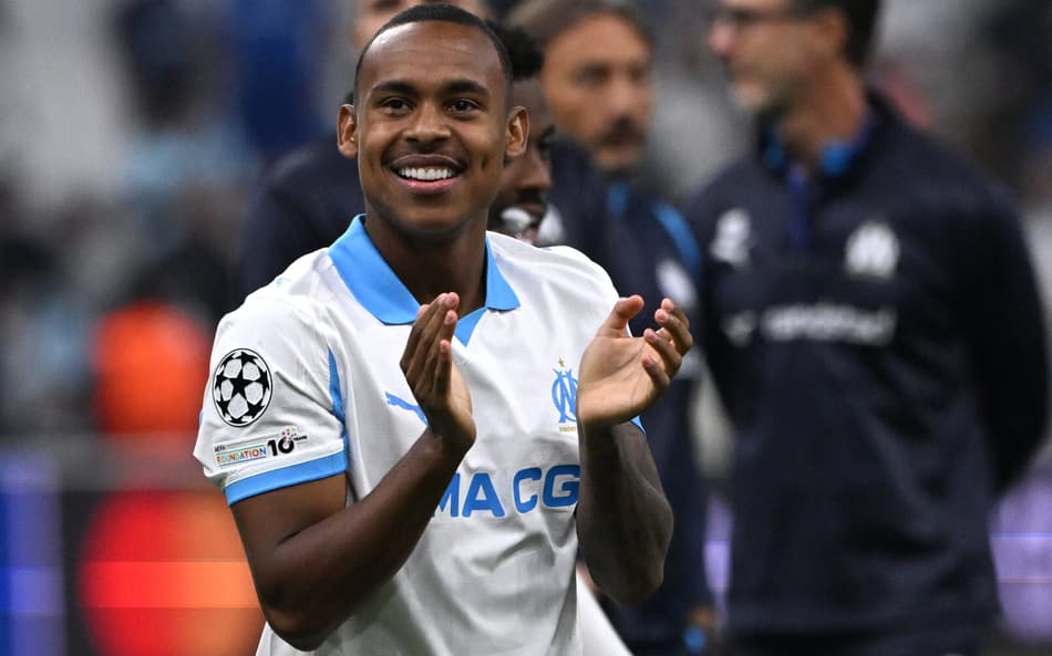 Igor Paixão na vitória do Marseille em cima do Ajax (Foto: Miguel Medina/AFP)