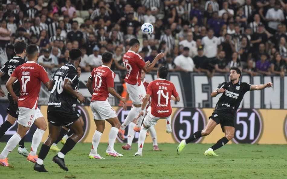 Internacional x Ceará se enfrentaram pela 34ª rodada do Brasileirão (Foto: Caio Rocha/OfotogrÃ¡fico/Gazeta Press) 