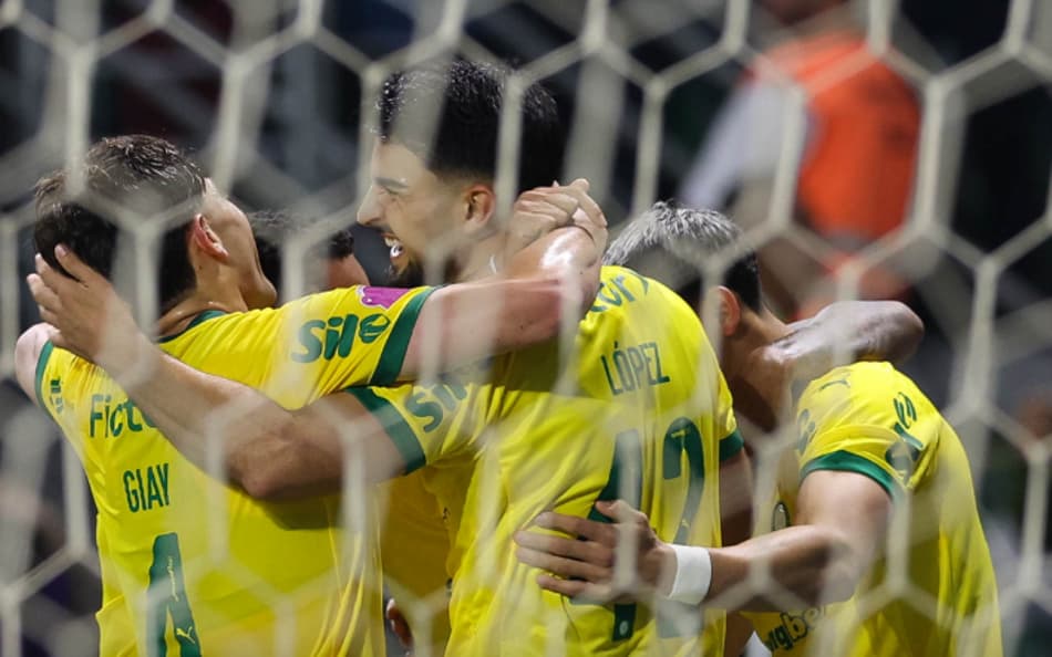 Jogadores do Palmeiras comemoram gol marcado