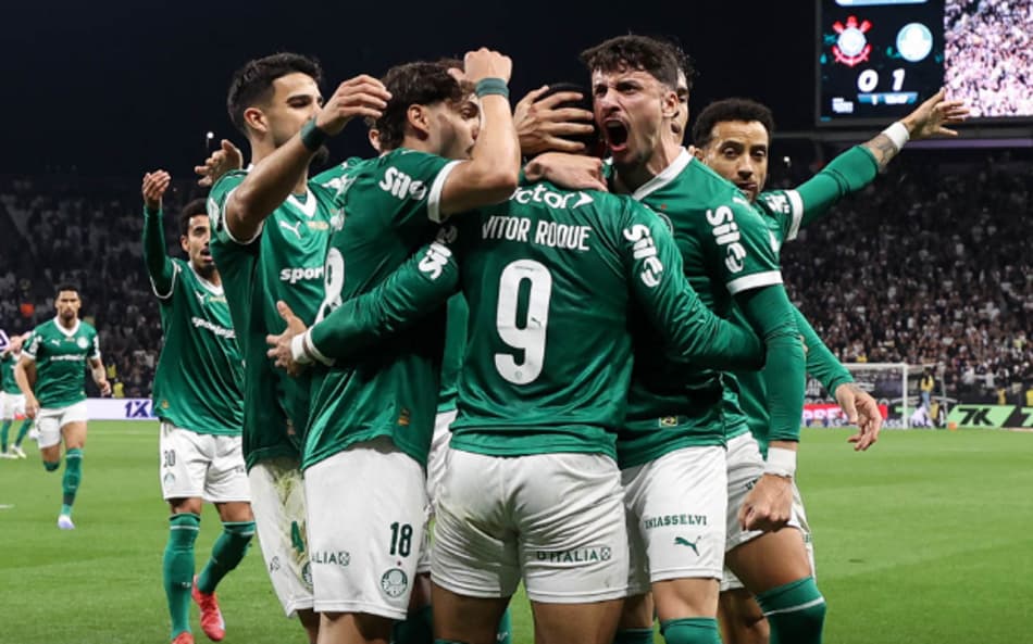 Jogadores do Palmeiras comemoram gol marcado