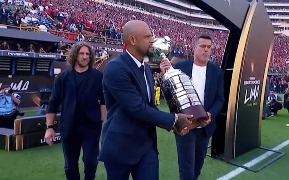 Julio César, Felipe Melo e Puyol na final da Libertadores
