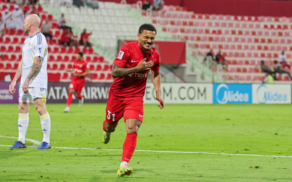 Ex-Palmeiras, Kauan Santos marcou na vitória do Shabab Al Ahli pela Champions League Asiática (Foto: Divulgação/Shabab Al Ahli)