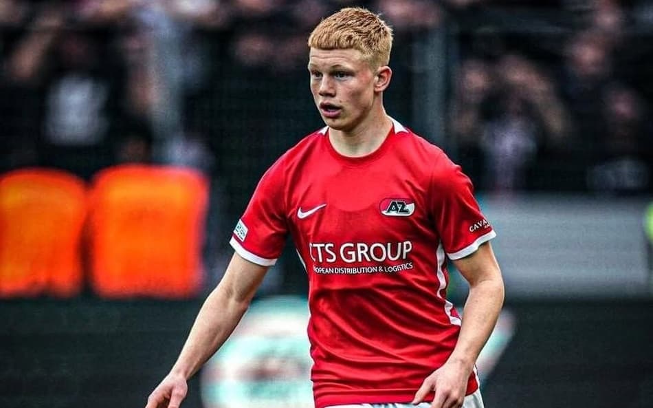 Kees Smit em ação pelo AZ Alkmaar (Foto: Divulgação/Instagram)