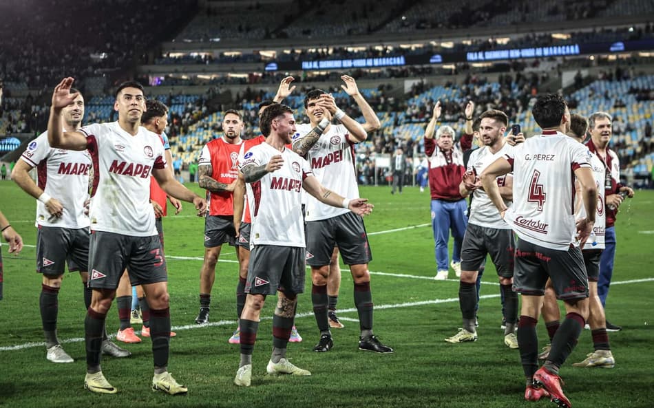 Jogadores do Lanús após eliminar o Fluminense (Foto: Thiego Mattos / GazetaPress)