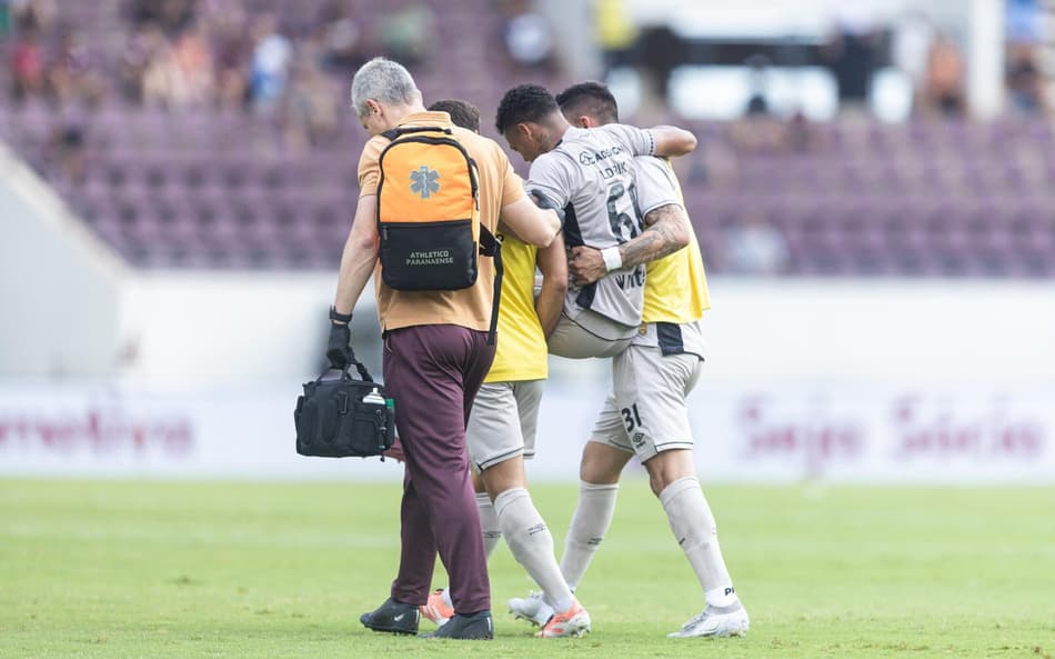 Léo Derik lesão machucado Athletico