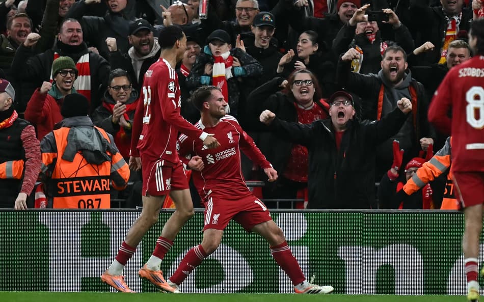 Mac Allister comemorando o gol marcado contra o Real Madrid (Foto: Paul Ellis / AFP)
