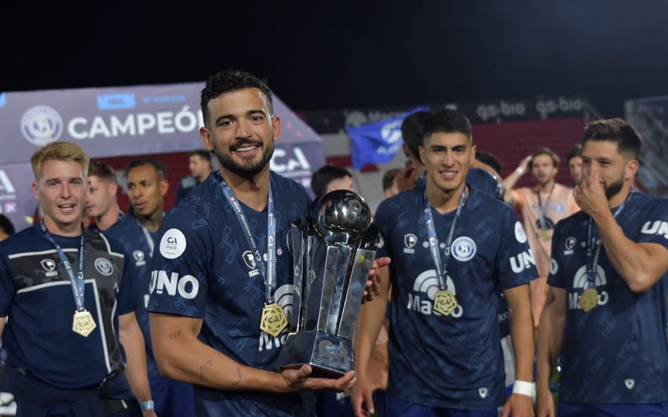 Pipe, do Independiente Rivadavia, comemorando a Copa da Argentina (Foto: Reprodução)