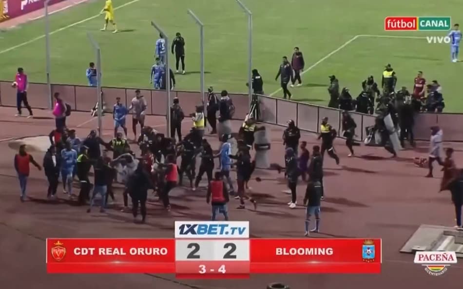 VÍDEO: Jogo termina com 17 expulsos após pancadaria na Bolívia