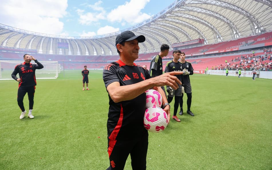 Ramón Díaz foi apresentado no dia 25 de setembro. (Foto: Divulgação/ Internacional)