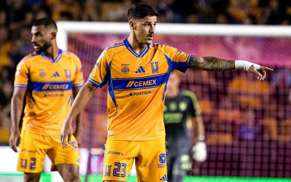 Rômulo em ação pelo Tigres UANL (Foto: Reprodução/Instagram)