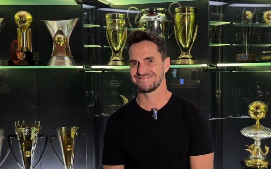 Sávio, ex-jogador do Flamengo, no museu da Gávea (Foto: Lance!)