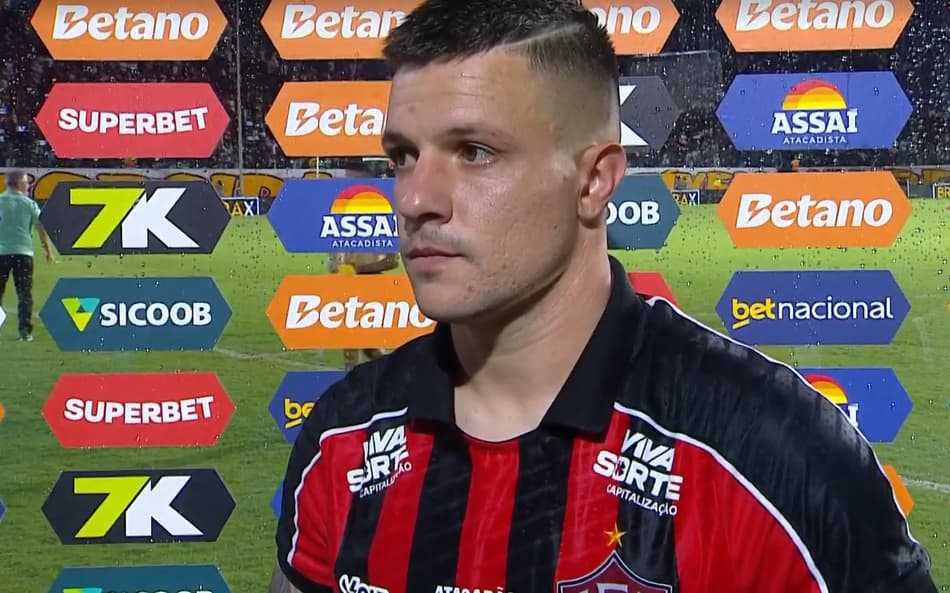 Renato Kayzer em entrevista pós-jogo do Vitória (Foto: reprodução)