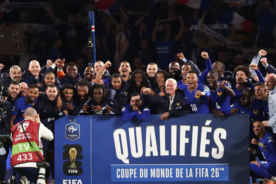 Seleção da França comemorando a classificação para a Copa de 2026 (Foto: Franck Fife/AFP)