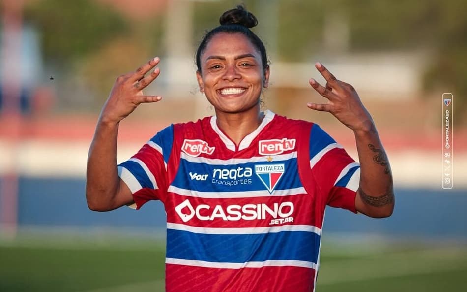 Recém-chegada, atacante explica escolha pelo Fortaleza e celebra fase artilheira