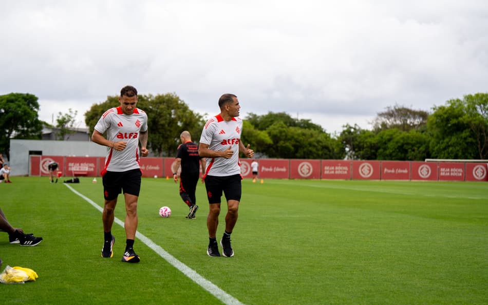 Alan Patrick e Gabriel Mercado em treino do Internacional