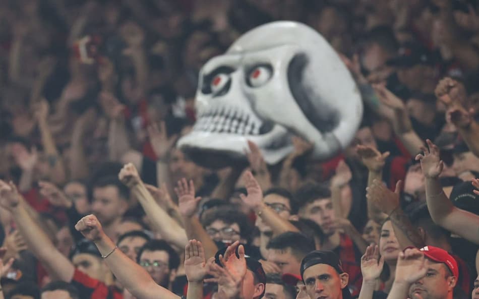 Torcida Athletico Arena da Baixada caveira