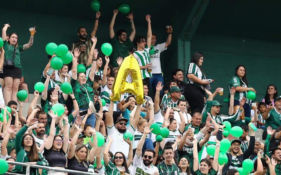 Torcida do Coritiba fechou a Série B com a melhor média de público: 22.139. Foto: Geraldo Bubniak/Gazeta Press