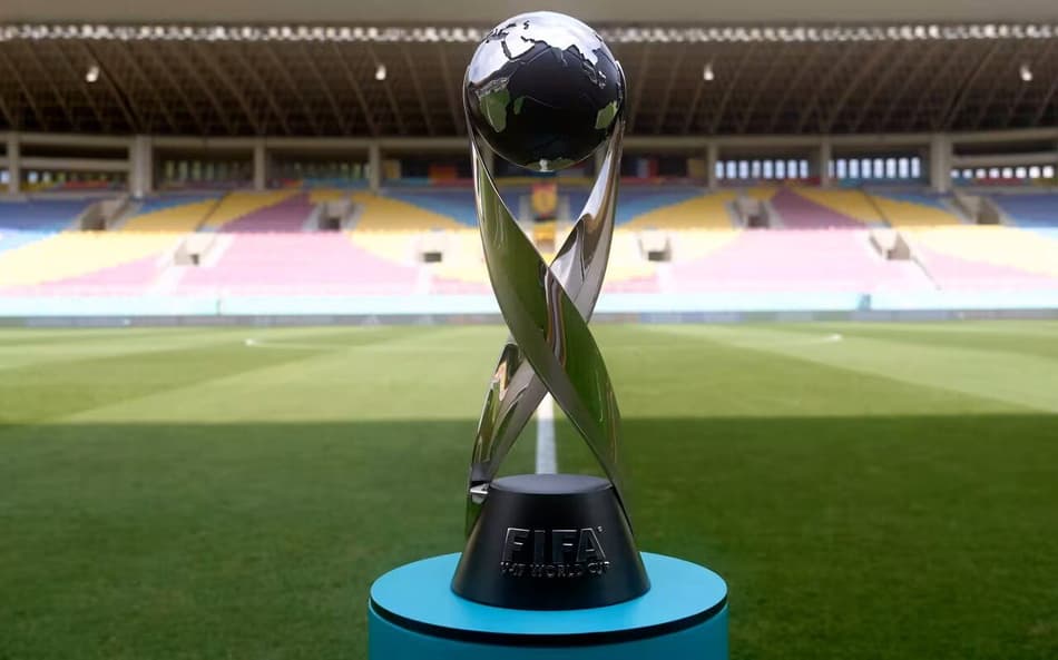 Troféu da Copa do Mundo Sub-17, que será disputada no Catar