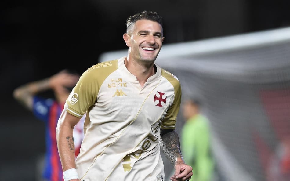 Vegetti Jogador do Vasco, comemora seu gol, durante partida contra o Bahia, valida pela decima sexta rodada do Campeonato Brasileiro