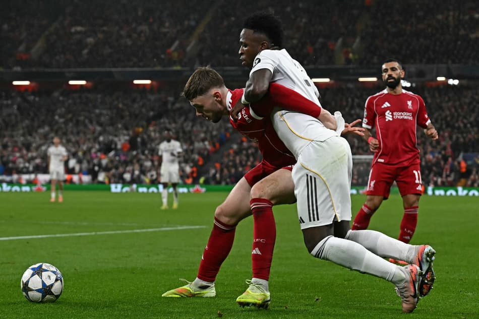 Vini Jr em duelo contra Conor Bradley