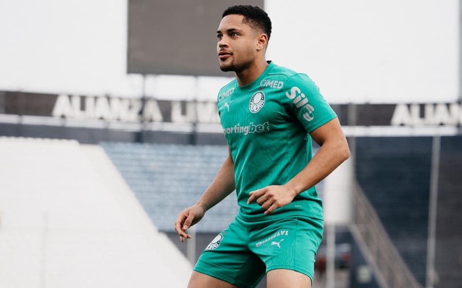 Vitor Roque Palmeiras treino Lima Libertadores