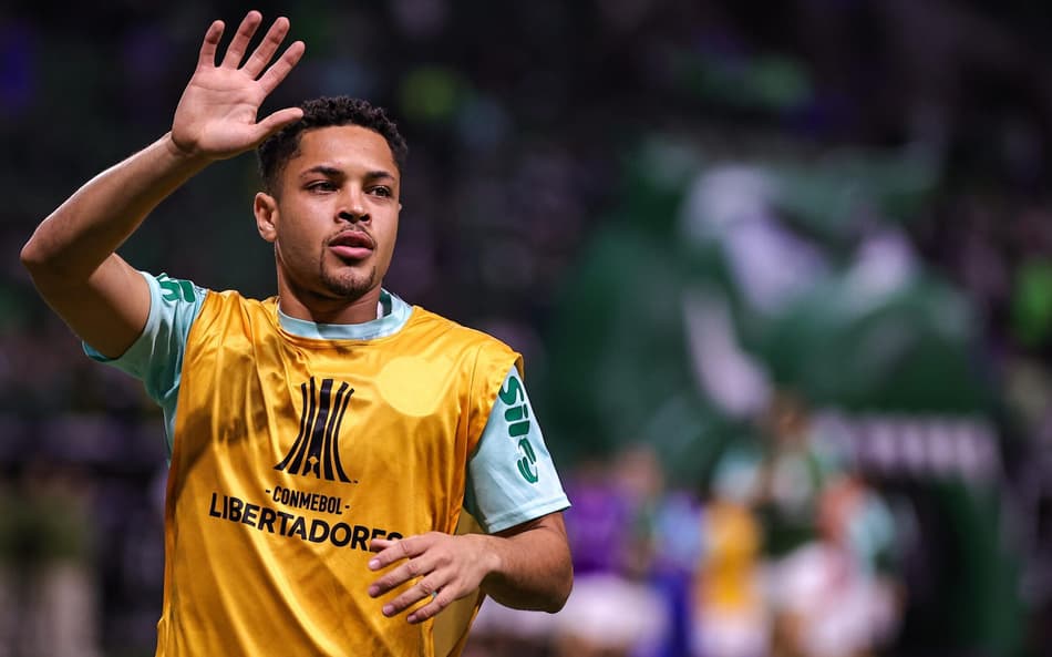 Vitor Roque jogador do Palmeiras durante aquecimento antes da partida entre Palmeiras x LDU