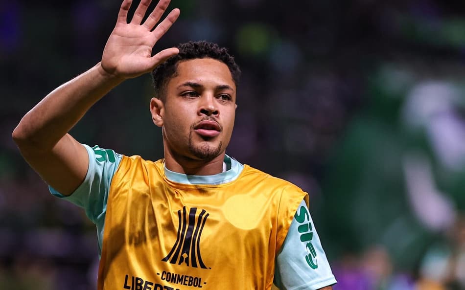 Vitor Roque jogador do Palmeiras durante aquecimento antes da partida entre Palmeiras x LDU