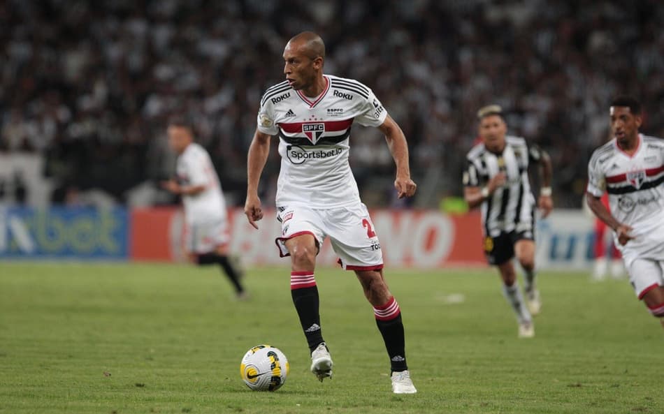 Miranda, ex-zagueiro, quando defendia o São Paulo