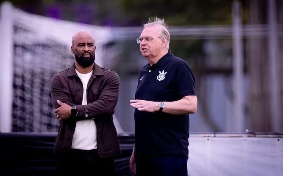 Osmar Stabile ao lado de Fabinho Soldado (Foto: Rodrigo Coca/ Agência Corinthians)