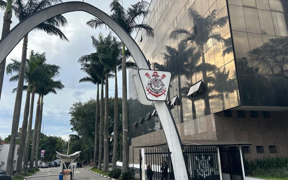 Votação do impeachment de Augusto Melo acontece no Parque São Jorge, sede do Corinthians (Foto: Ulisses Lopresti/ Lance!)