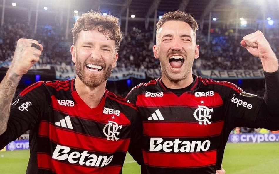 Jogador do Flamengo 'provoca' repórter da Globo, torcedor do Palmeiras