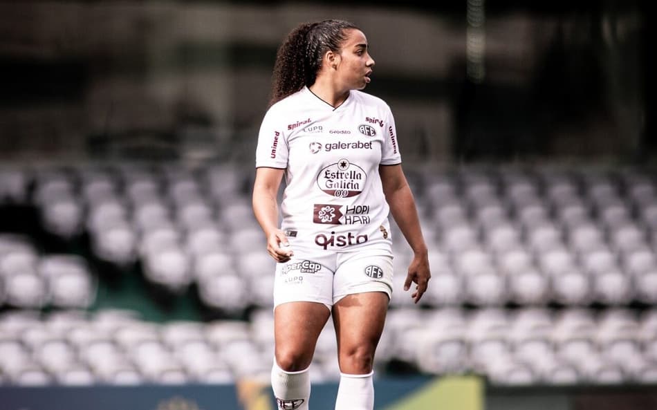 Natalia Vendito atua pela Ferroviária. (Foto: Eduardo Somer)