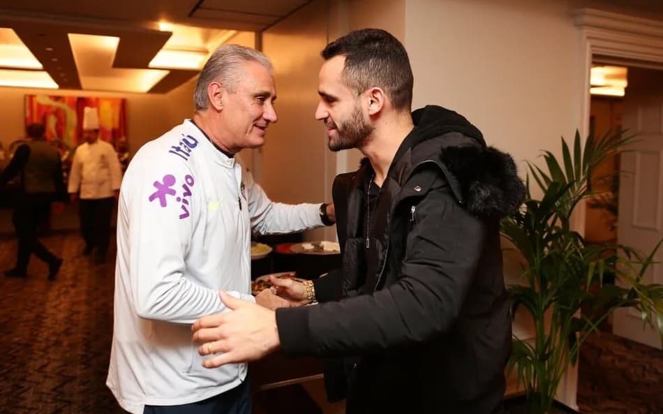 Renato Augusto e Tite (Foto: Lucas Figueiredo / CBF)