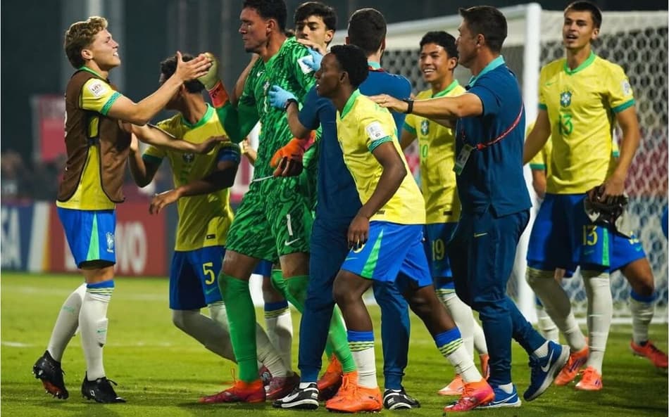 Jogadores da Seleção Sub-17 comemoram classificação para oitavas de final do Mundial