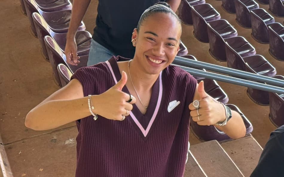 Na Fonte Luminosa, Aline Gomes se declara à Ferroviária: 'Carinho gigantesco'