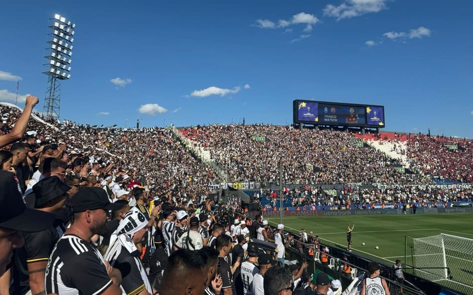 Torcida do Atlético-MG no Defensores del Chaco
