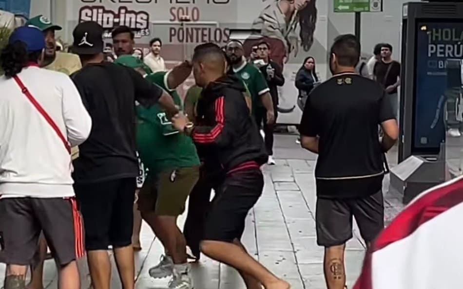Briga entre torcedores em Lima (Foto: Reprodução)