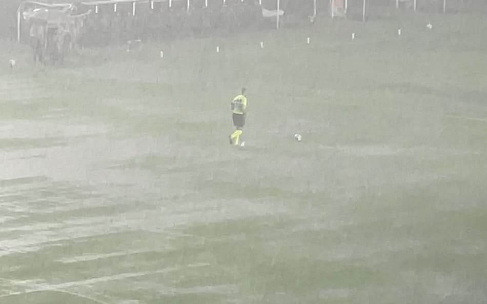 Delegado de Vasco x Internacional explica procedimento com chuva