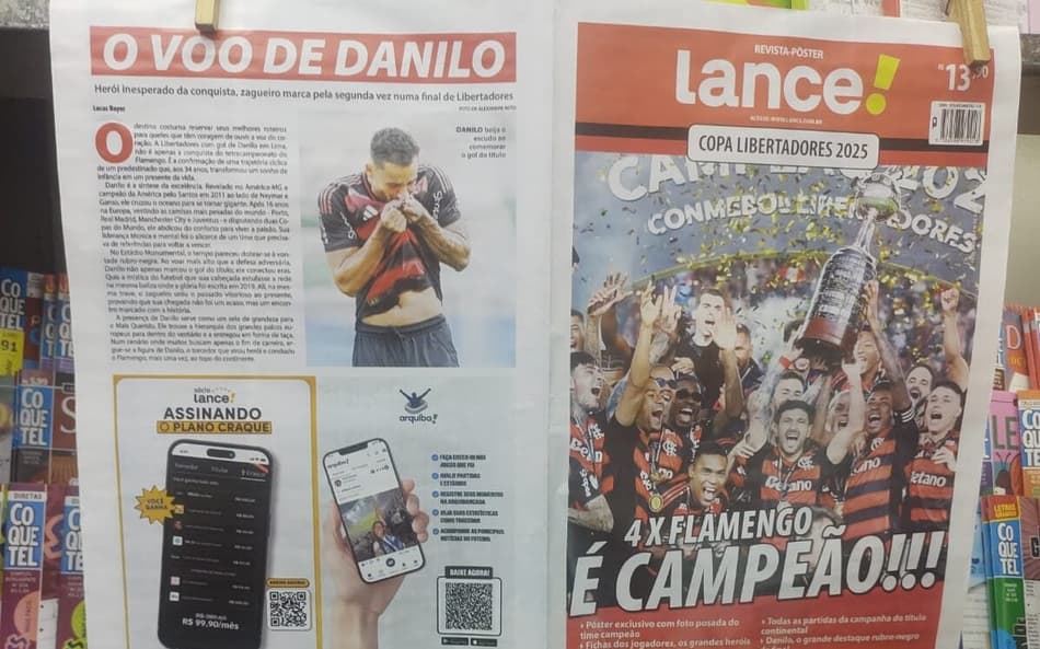 Revista-Pôster do Flamengo nas bancas do Rio de Janeiro (Foto: Divulgação)