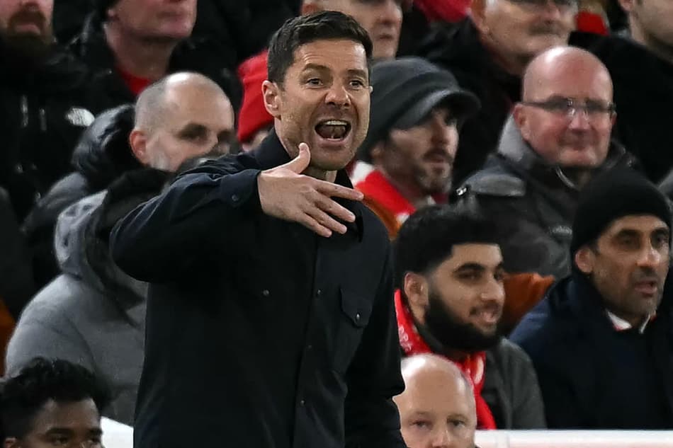 Xabi Alonso no comando do Real Madrid contra o Liverpool, na Champions League