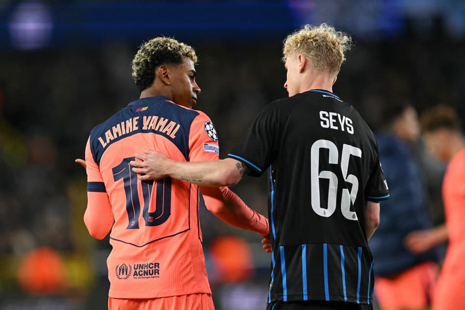 Yamal cumprimentando Sevs ao fim do jogo