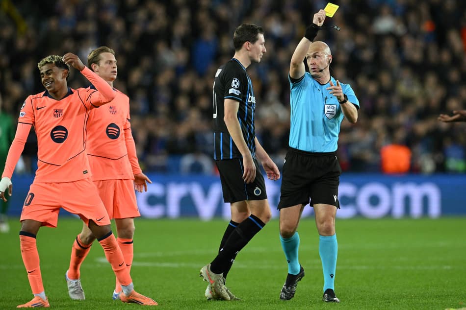 Yamal levando cartão amarelo