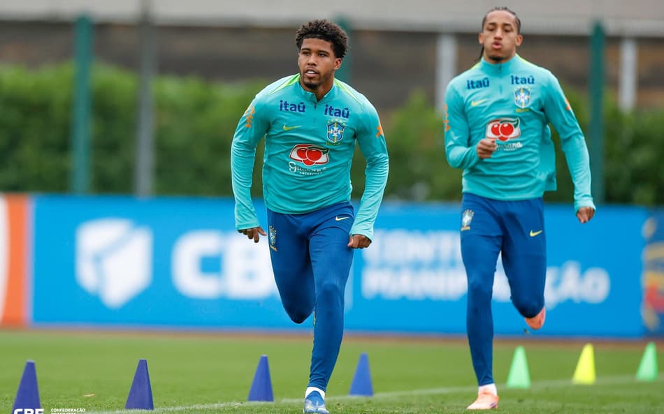 Andrey Santos, volante da Seleção Brasileira