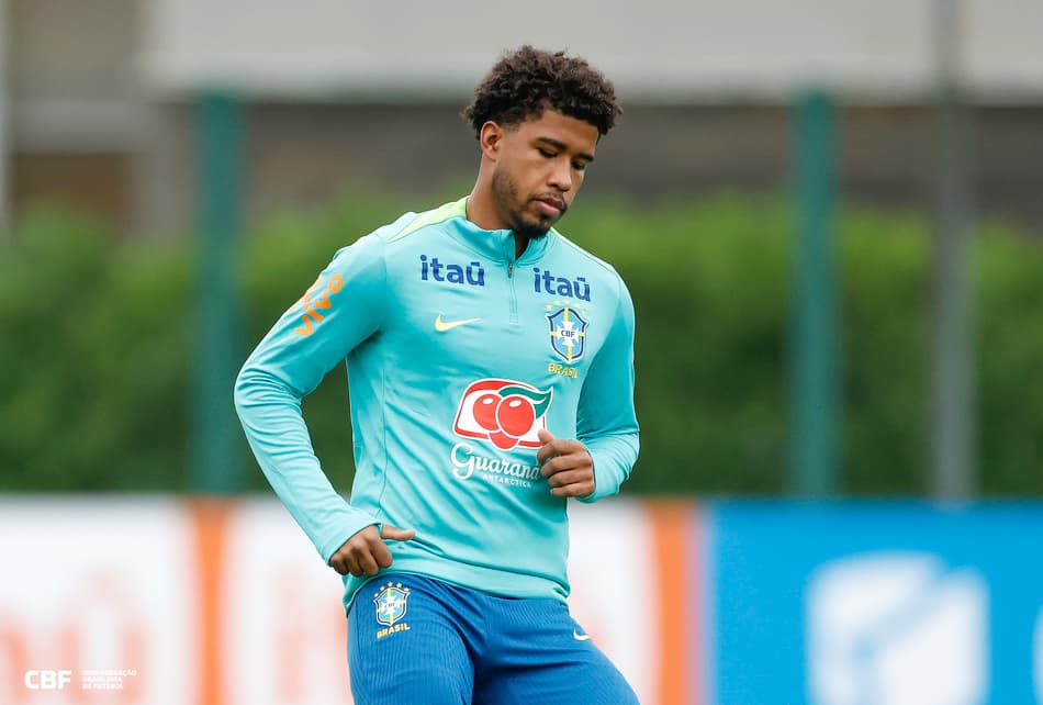 Andrey Santos, volante da Seleção Brasileira